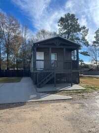 Building Photo - 21513 W Hammond Dr