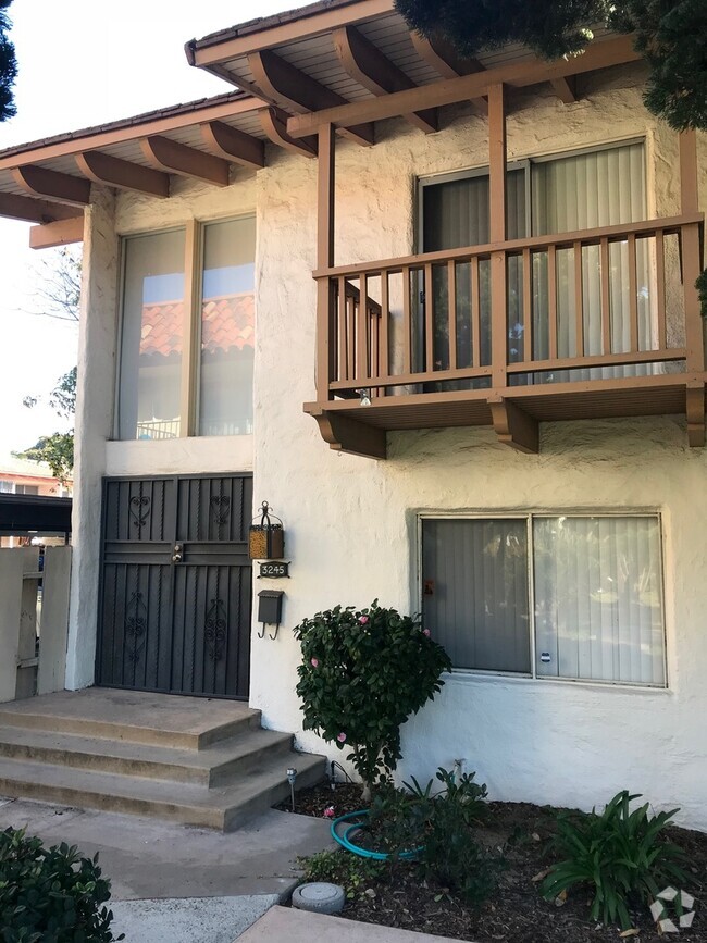 Building Photo - Remodeled Townhome in Point Loma/Sports Arena