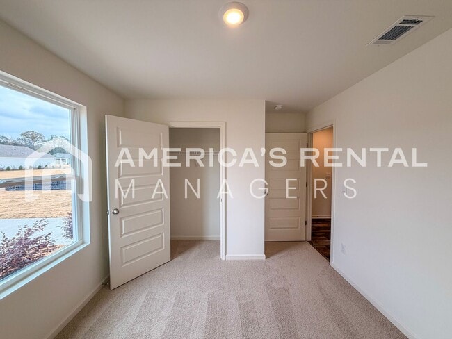 Building Photo - Coming Soon! Available to view NOW!!! Comfortable and Bright Tuscaloosa Home