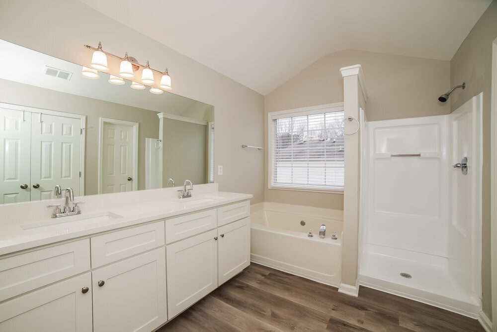 Building Photo - 1610 Silver Oak Dr