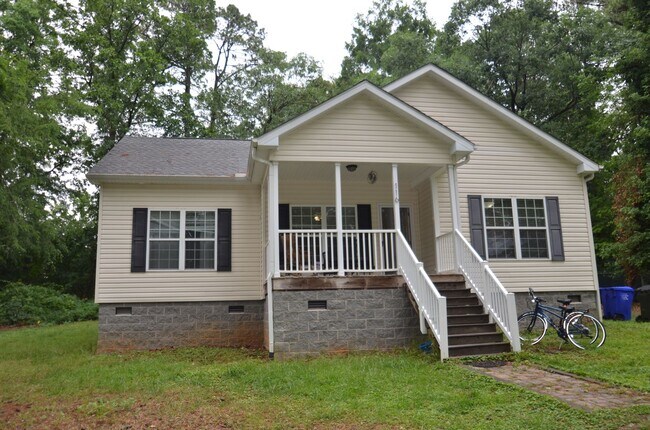 Building Photo - Modern Chapel Hill Retreat with Designer Finishes & Spacious Outdoor Living