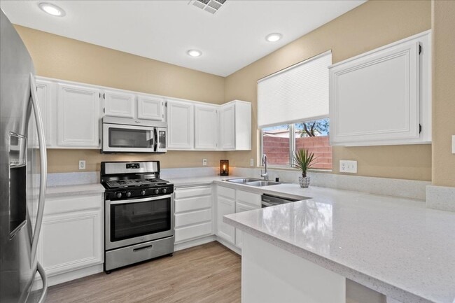 Building Photo - Stylish Single-Story 3-Bedroom Partially Furnished Home Designer Kitchen & Private Backyard Oasis