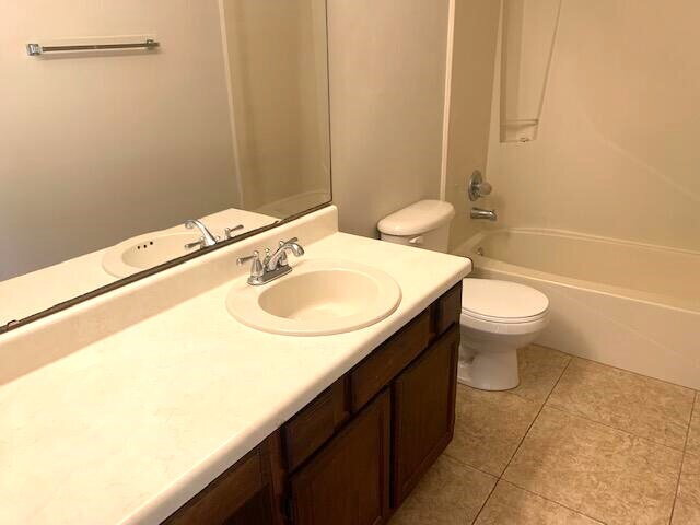 Building Photo - 1825 Hunters Path