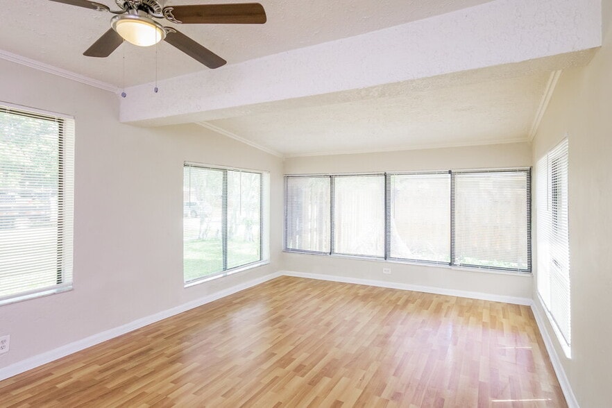 Building Photo - 3880 Jackson Blvd