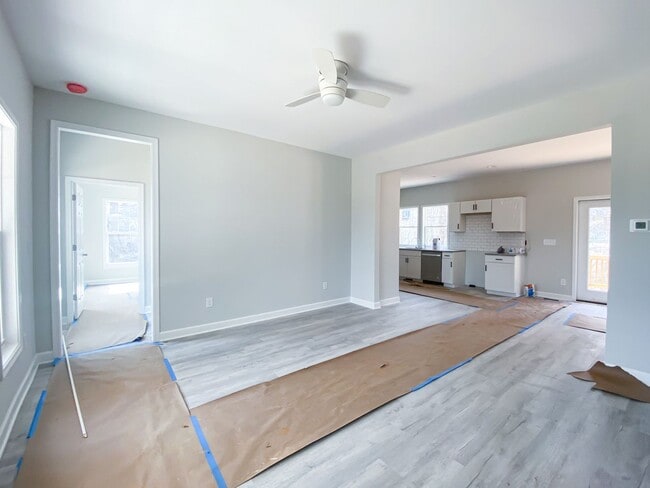 Building Photo - 814 Old Pittsboro Rd