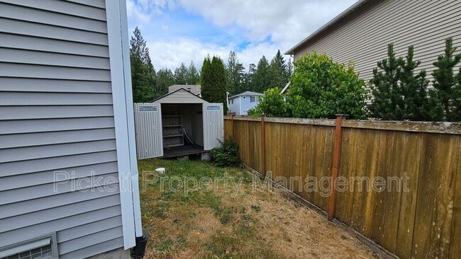 Building Photo - 2369 SW Siskin Cir