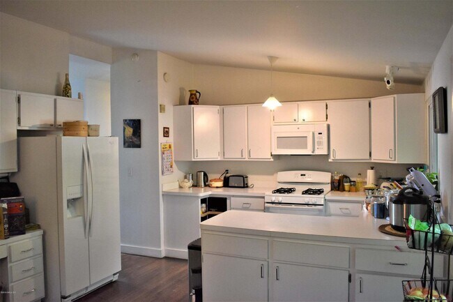 Building Photo - 4 Split Timber Pl