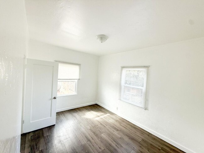 Building Photo - 612 57th St