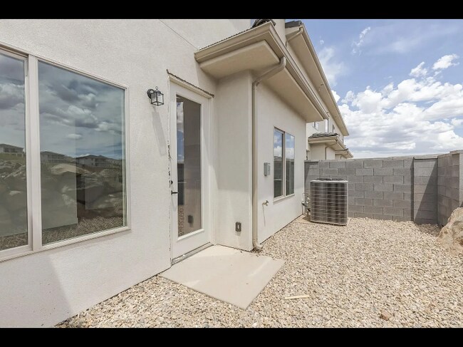 Building Photo - 296 S 1930 W