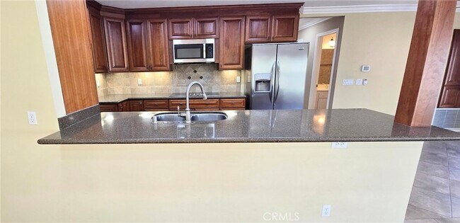 Building Photo - 1400 Post Rd