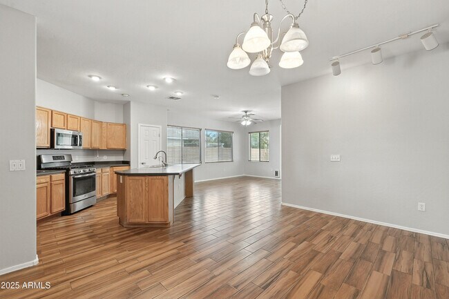 Building Photo - 7062 W Palmaire Ave
