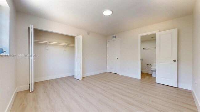 Building Photo - 1676 W 42nd St