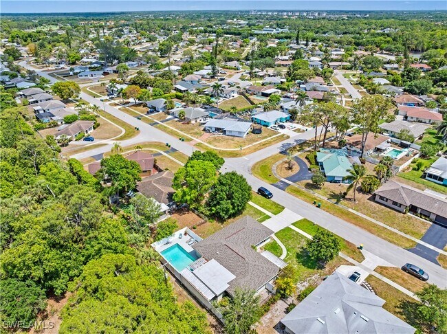 Building Photo - 2473 Poinciana St