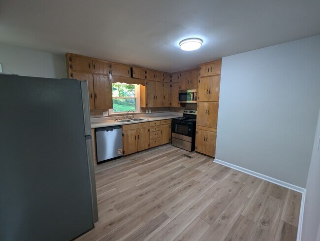 Building Photo - 5412 Anah St