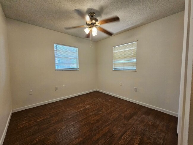 Building Photo - Cozy 3 Bedroom 2 bathroom Home in Prime Or...