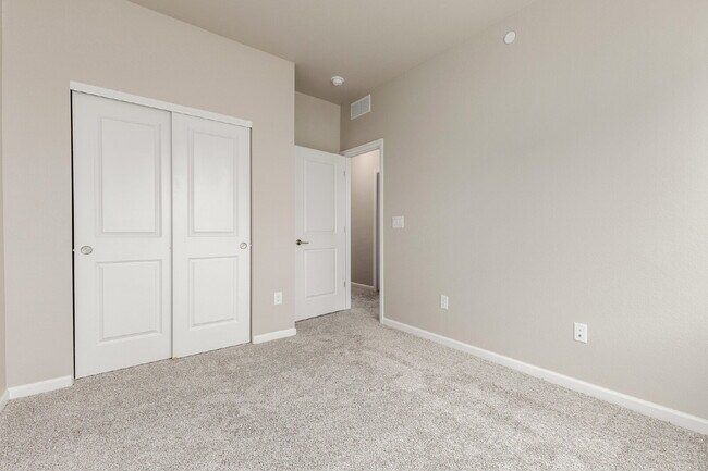 Building Photo - Castle pines 3 bed / 3 bath townhome for rent