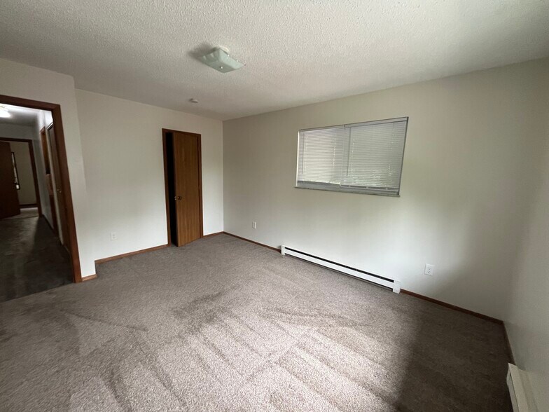 Master bedroom with walk in closet - 1588 Jones Dr