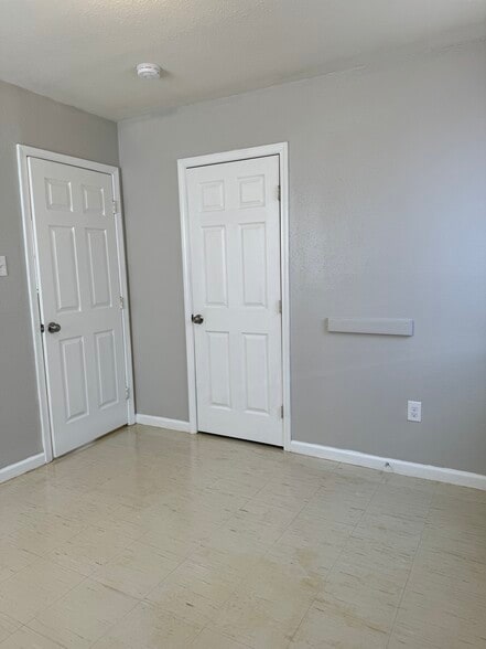 Building Photo - 2409 Claire Ave