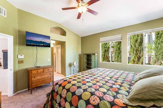 Building Photo - Summerlin 3 Bed / 2.5 Bath Home — Available October 5, 2026