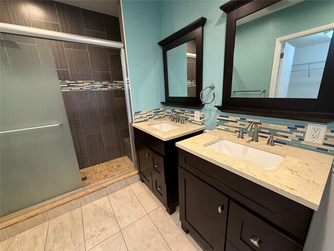 Building Photo - 421 5th Ave NE