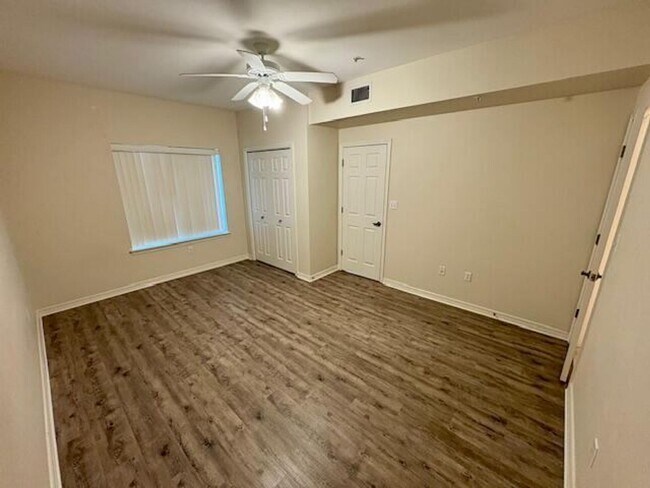 Building Photo - 406 Westlake Ct