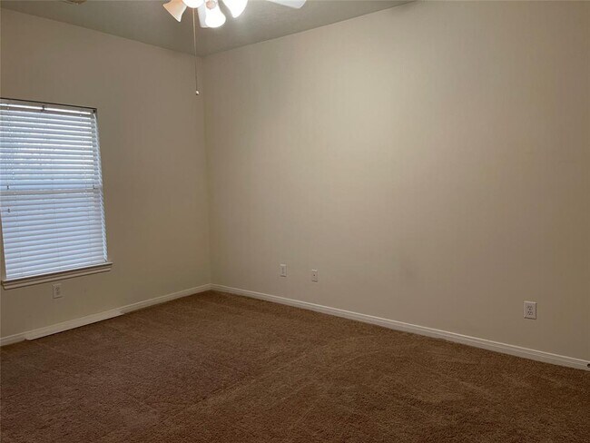 Building Photo - 9410 Creek Vine Dr