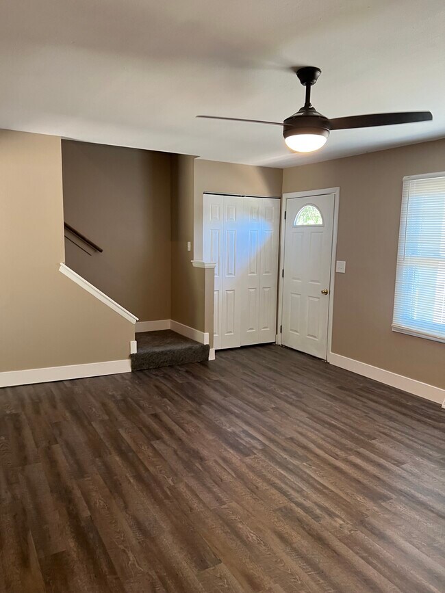 Building Photo - 918 Badger Ln