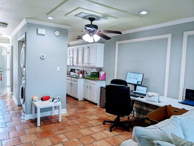 Building Photo - 1226 Villa Ln
