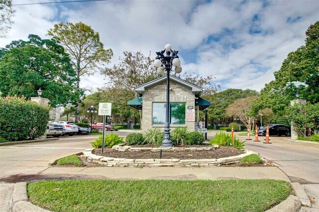 Building Photo - 6000 Reims Rd