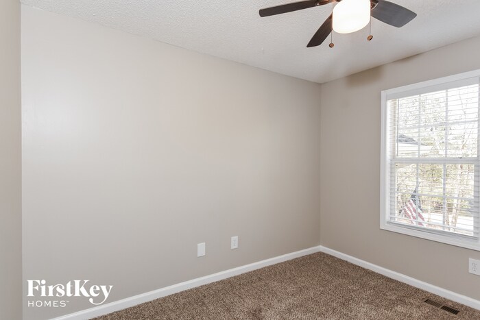 Building Photo - 206 Red Fox Ct
