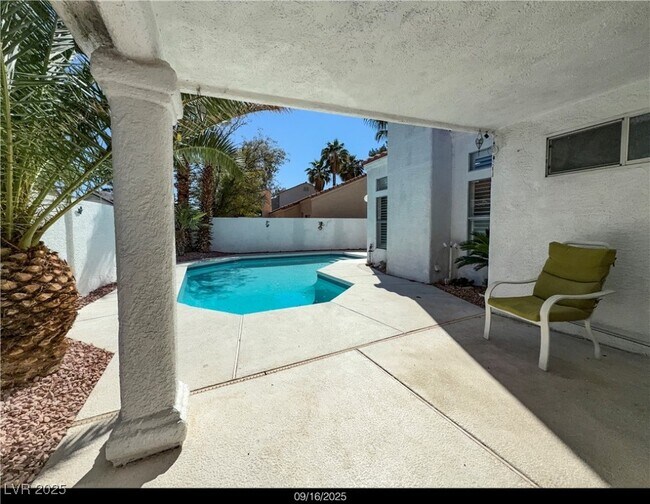 Building Photo - 1738 Navarre Ln