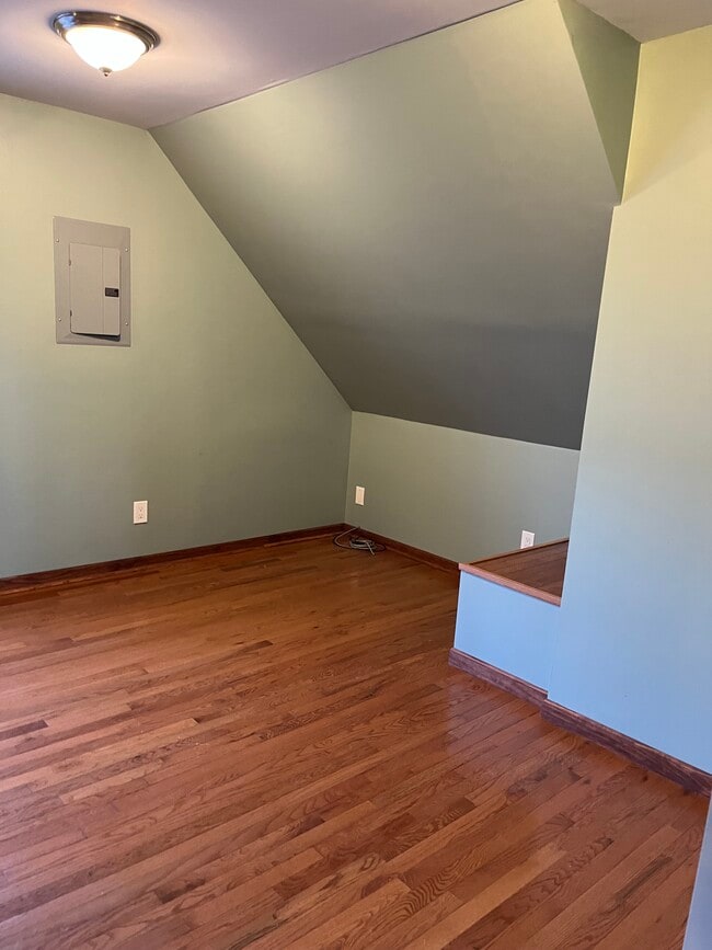 Building Photo - 604 S Washington St