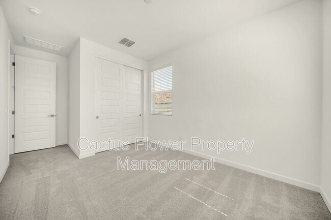 Building Photo - 6946 W Buckhorn Trail