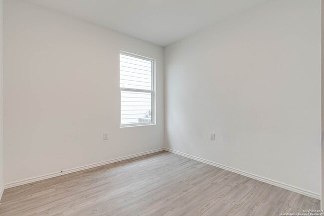 Building Photo - Super cute 3 Bedroom 2 Bath Home Southside...