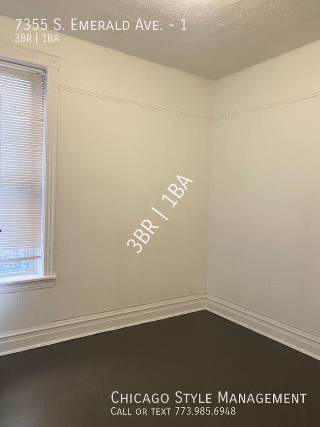 Building Photo - Generous Living Space