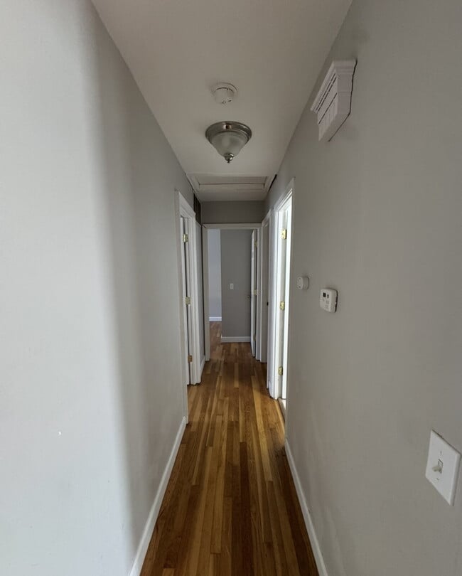 Building Photo - Welcome Home to Desirable Fenton!