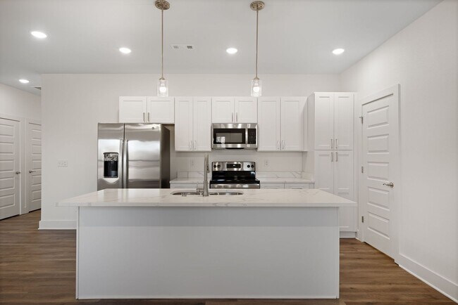 Building Photo - The Summit at Been Road Villas 3 Bed, 2.5 Bath