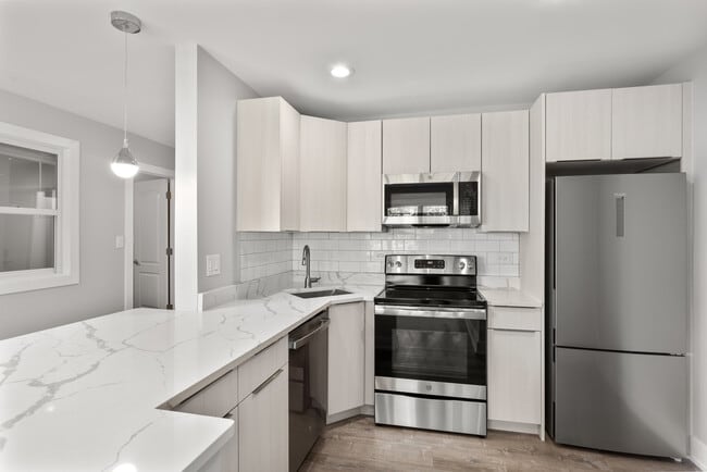 Building Photo - 1303 W Estes Ave