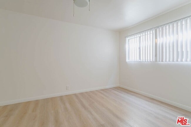 Building Photo - 758 N Hudson Ave