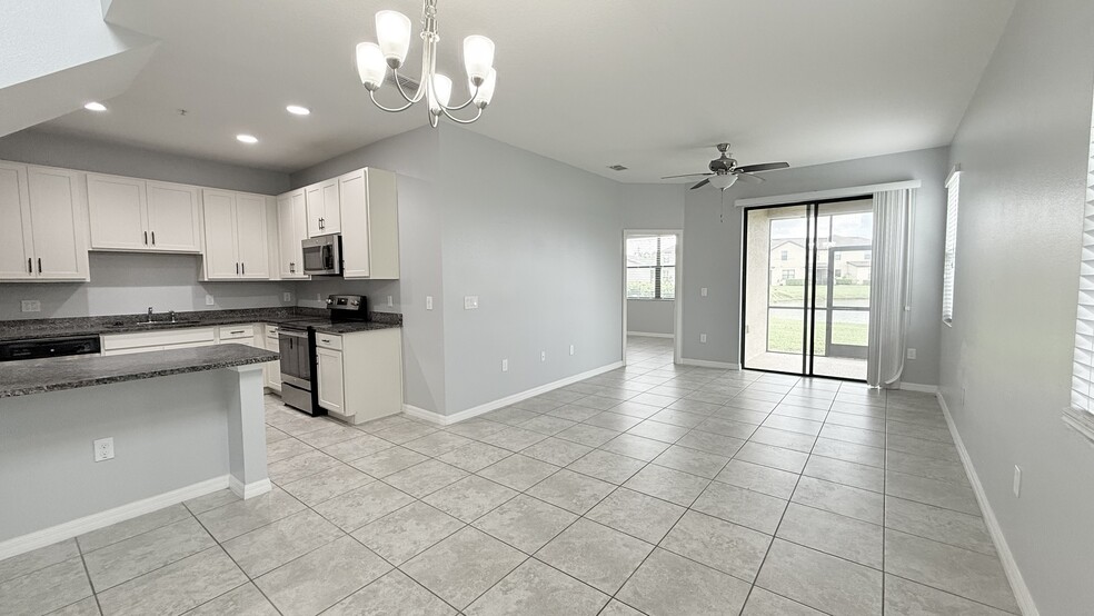 Building Photo - 2449 Seven Oaks Dr