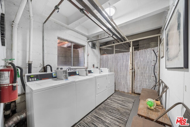 Building Photo - 1145 Larrabee St