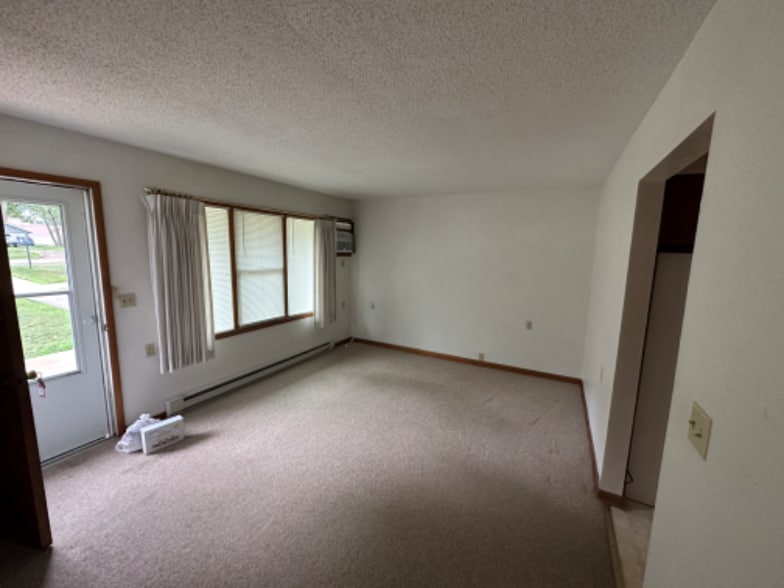 Building Photo - 204 Locust St