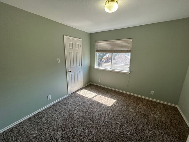 Building Photo - *COMING SOON* Charming Two-Story Home in Stone Oak With Fenced Backyard!