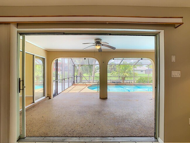 Building Photo - Port Charlotte Waterfront Pool Home - Grea...