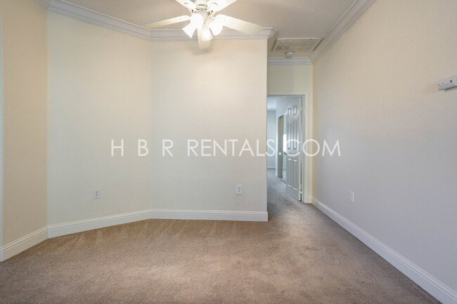 Building Photo - Charming 3-Bedroom Haven with 2 Full Baths...
