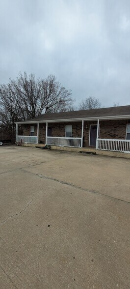 Building Photo - 801 Johnson Cir