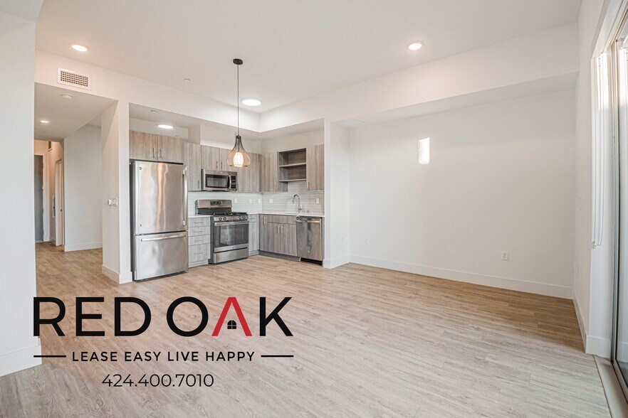 Building Photo - 1331 W 7th St