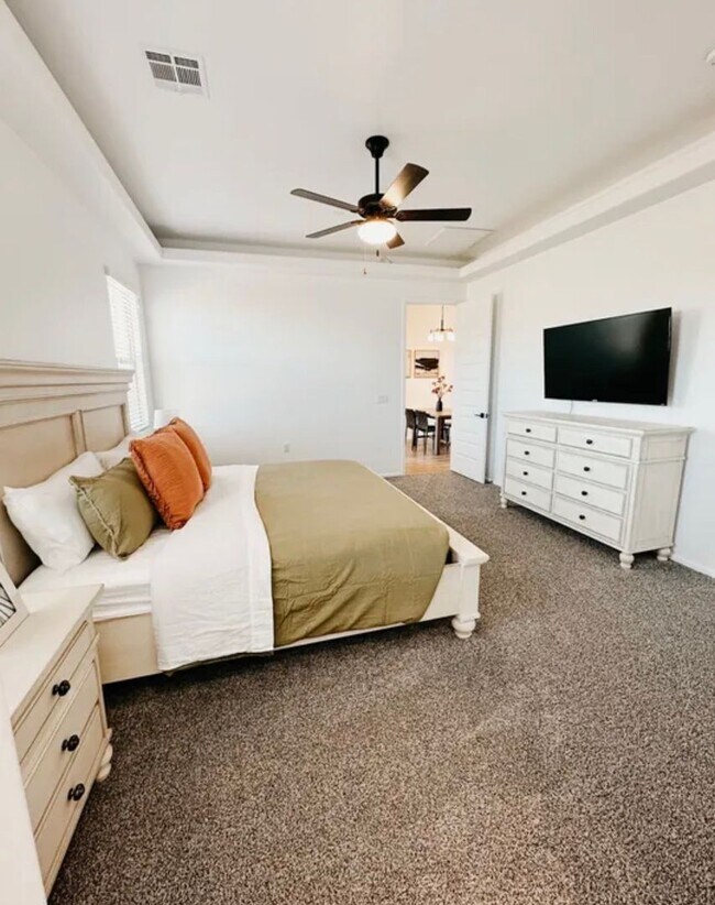 Building Photo - Beautiful newer townhome with Mountain View’s