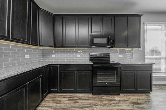 Building Photo - 614 Hollyhock Dr