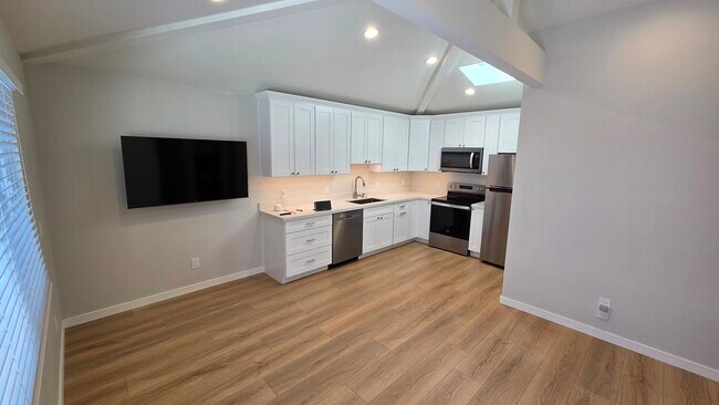 Building Photo - 738 Locust St